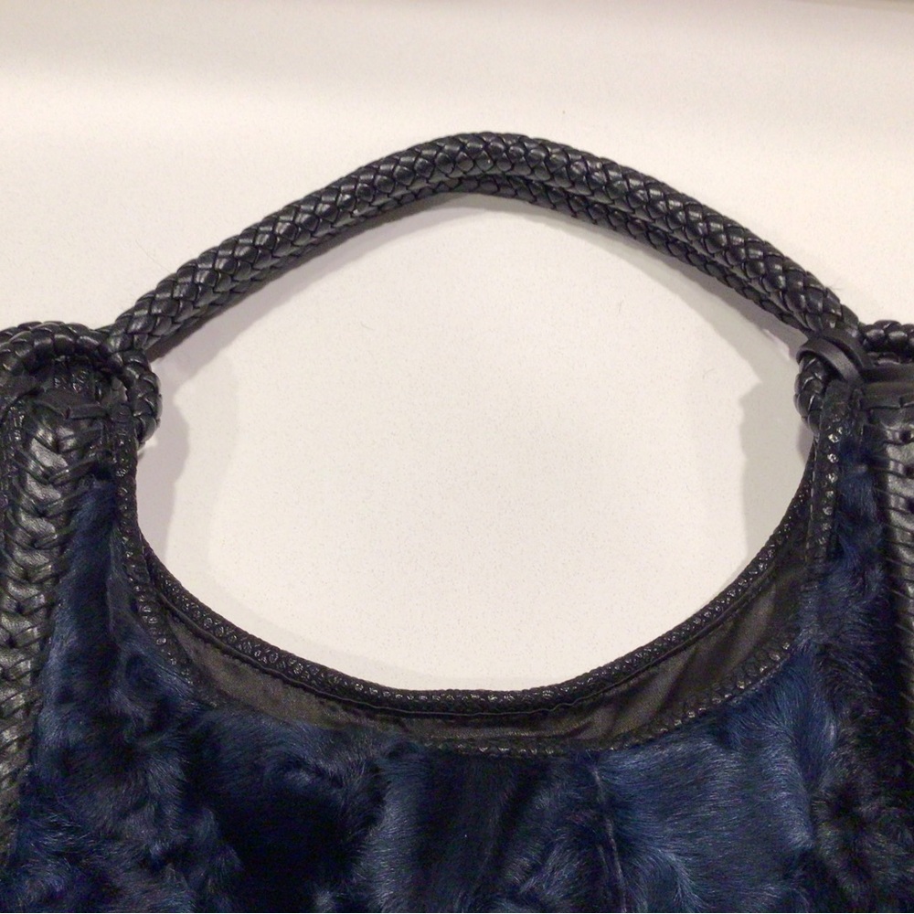 Elite Tahari Large Black Tote Bag With Dark Blue Fur - Picture 6 of 13